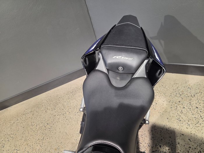2024 Yamaha YZF-R15M SILVER