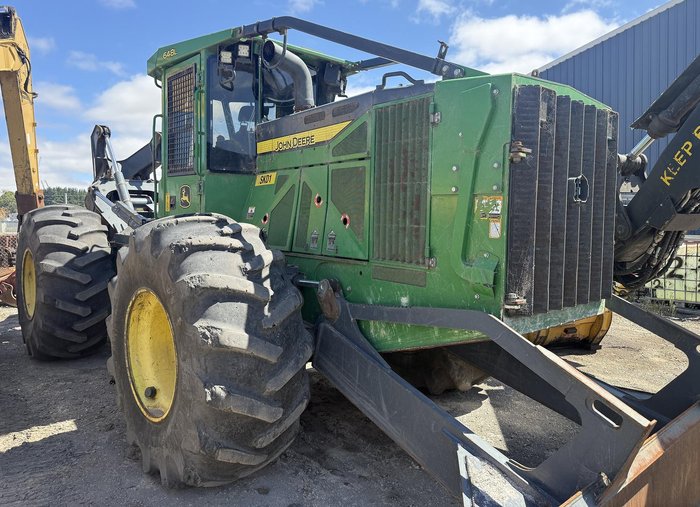 2016 John Deere 648L Green