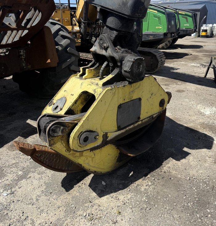 2016 John Deere 648L Green