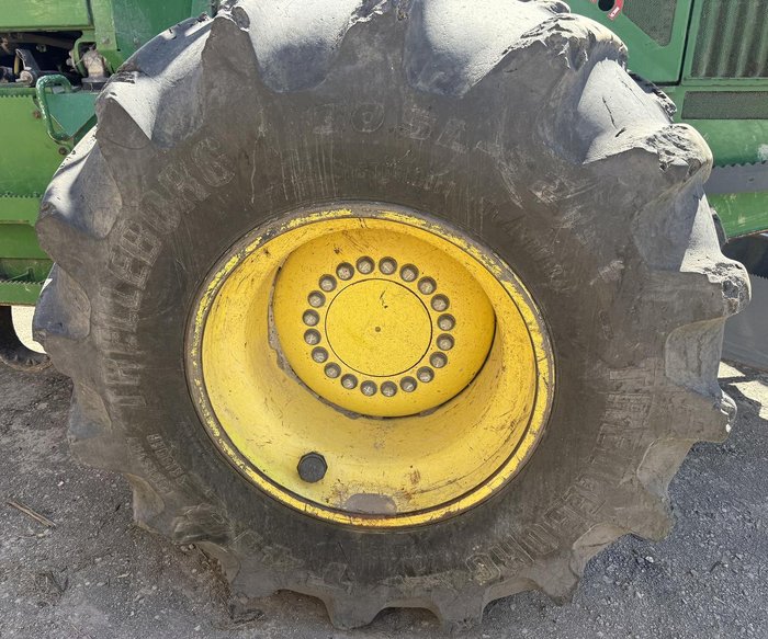 2016 John Deere 648L Green