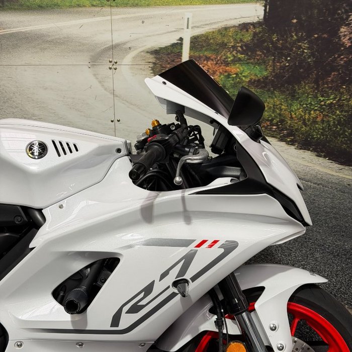 2023 Yamaha YZF-R7LA White