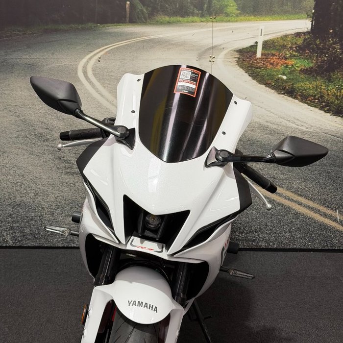 2023 Yamaha YZF-R7LA White