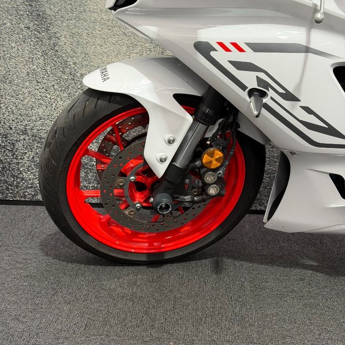 2023 Yamaha YZF-R7LA White