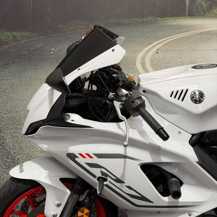 2023 Yamaha YZF-R7LA White