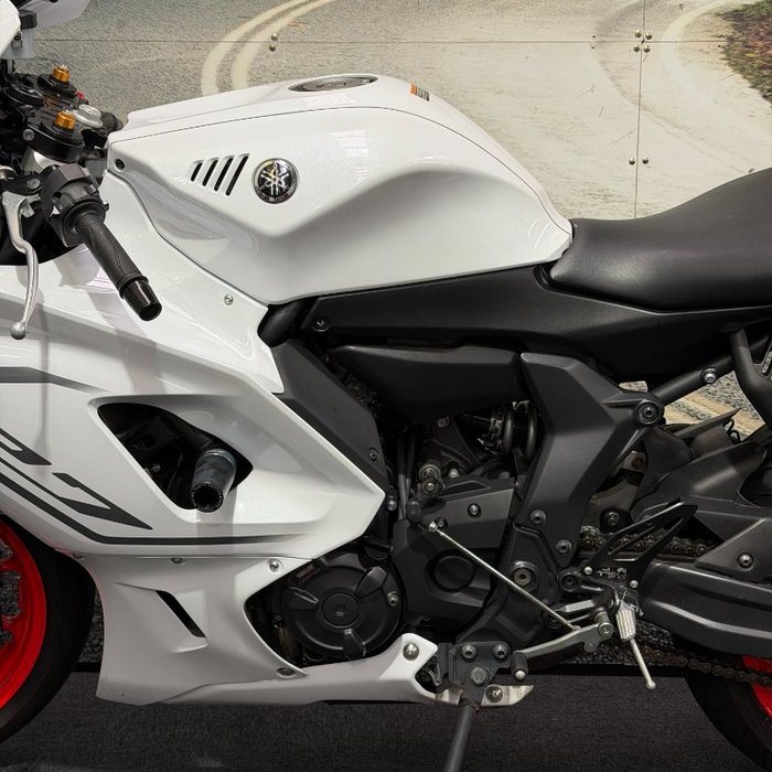 2023 Yamaha YZF-R7LA White