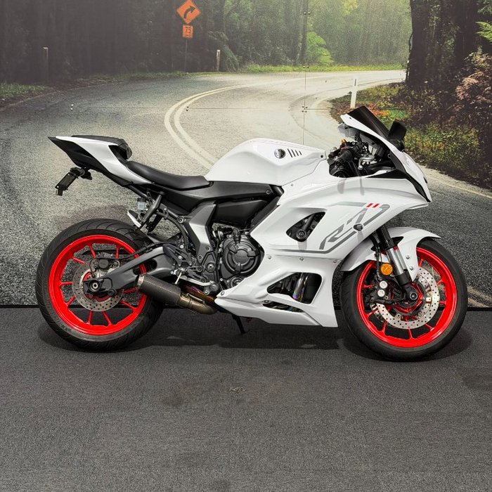 2023 Yamaha YZF-R7LA White