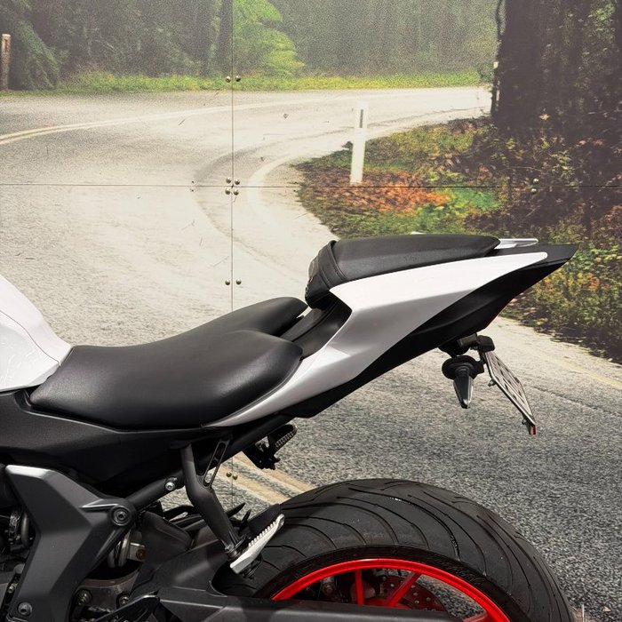 2023 Yamaha YZF-R7LA White
