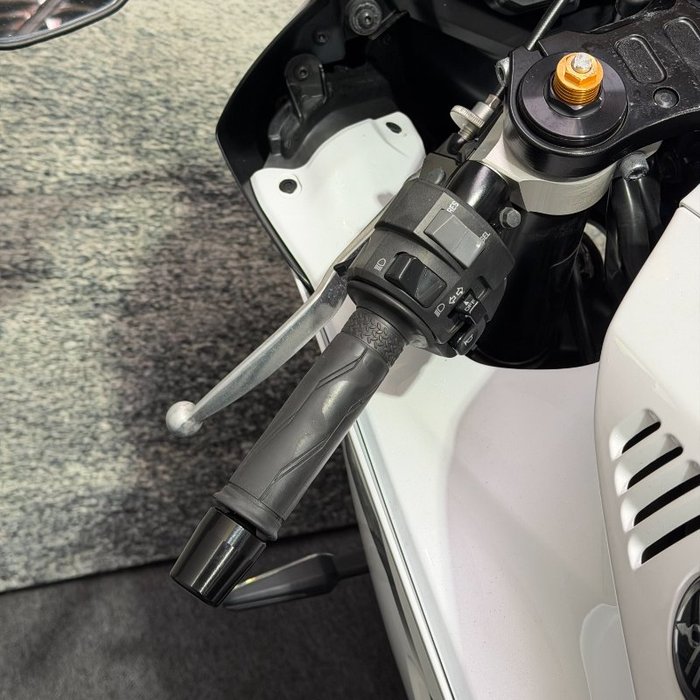 2023 Yamaha YZF-R7LA White