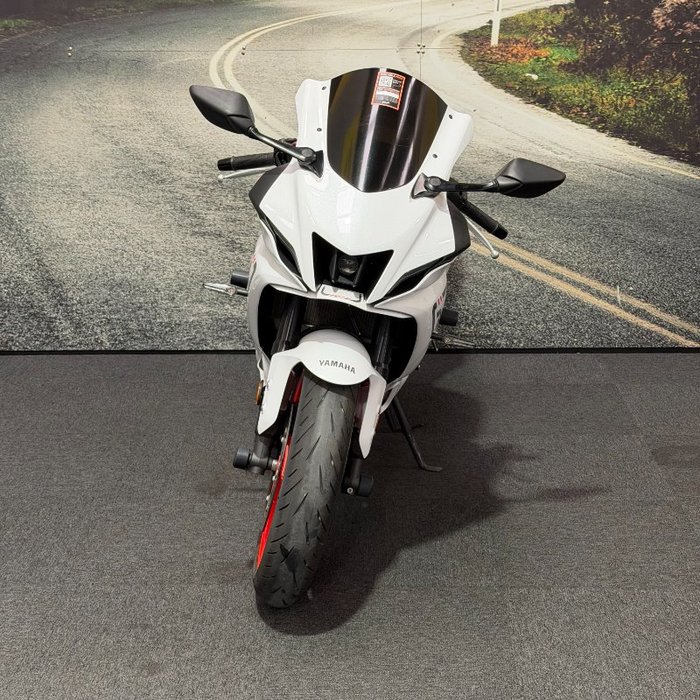2023 Yamaha YZF-R7LA White