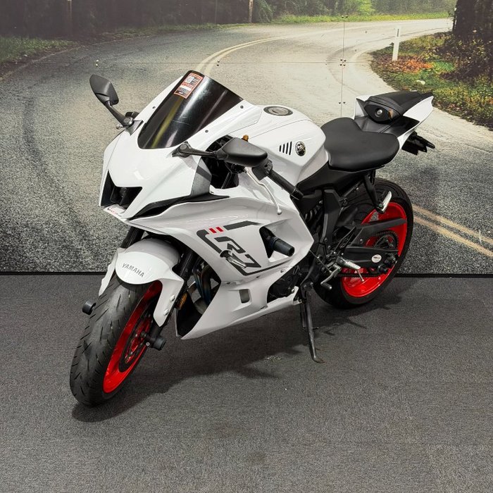 2023 Yamaha YZF-R7LA White