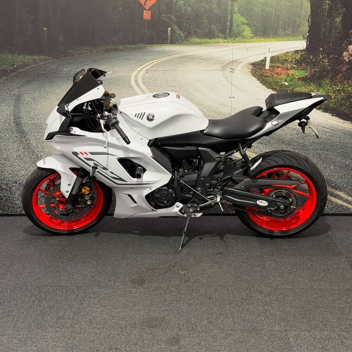 2023 Yamaha YZF-R7LA White