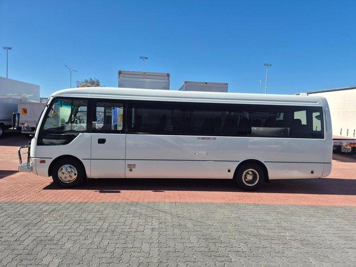 2014 Fuso Rosa 25 Seat Auto Deluxe Bus