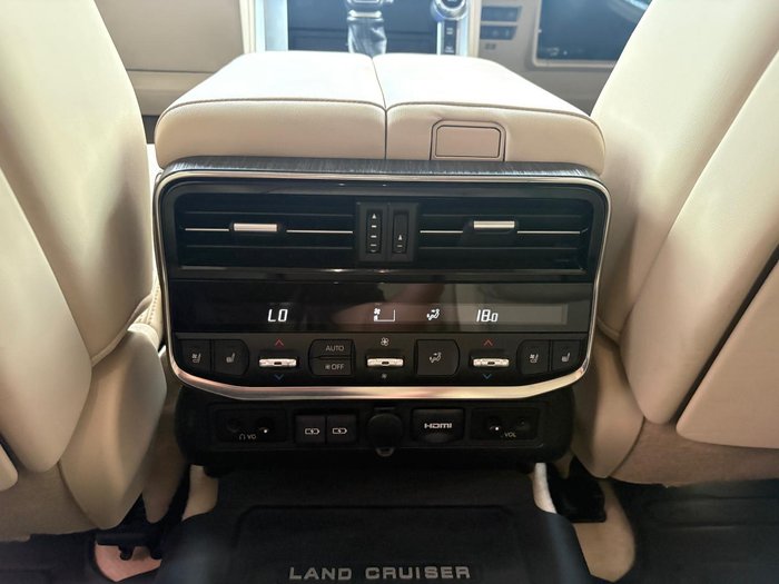 2023 Toyota Landcruiser Sahara ZX