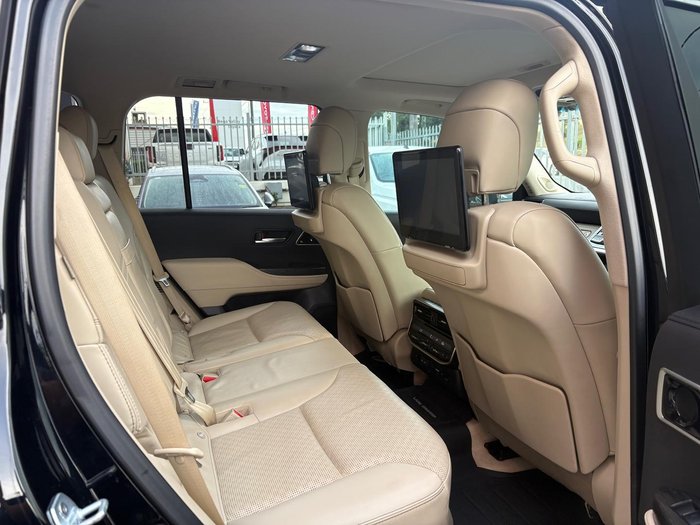 2023 Toyota Landcruiser Sahara ZX