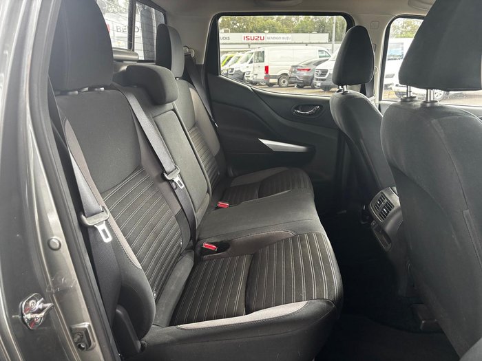 2024 Nissan Navara ST-X