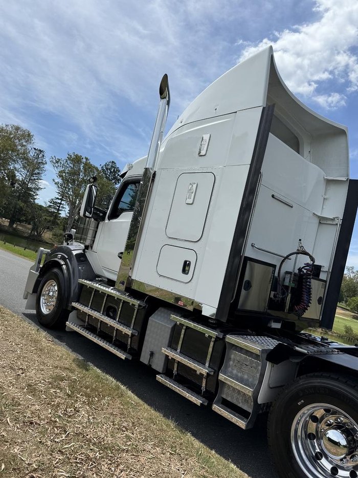 2023 Kenworth T610 SAR White