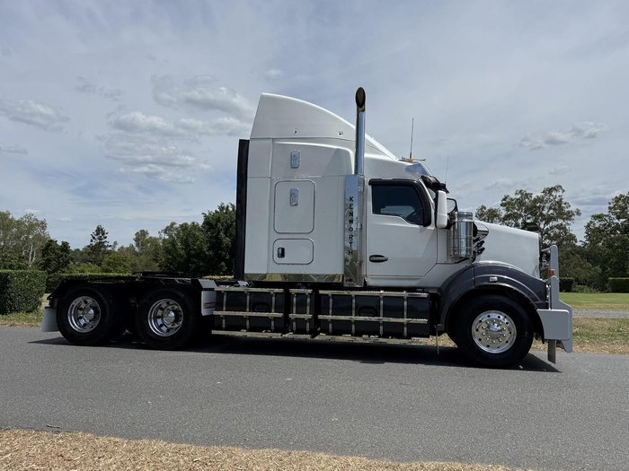 2023 Kenworth T610 SAR White