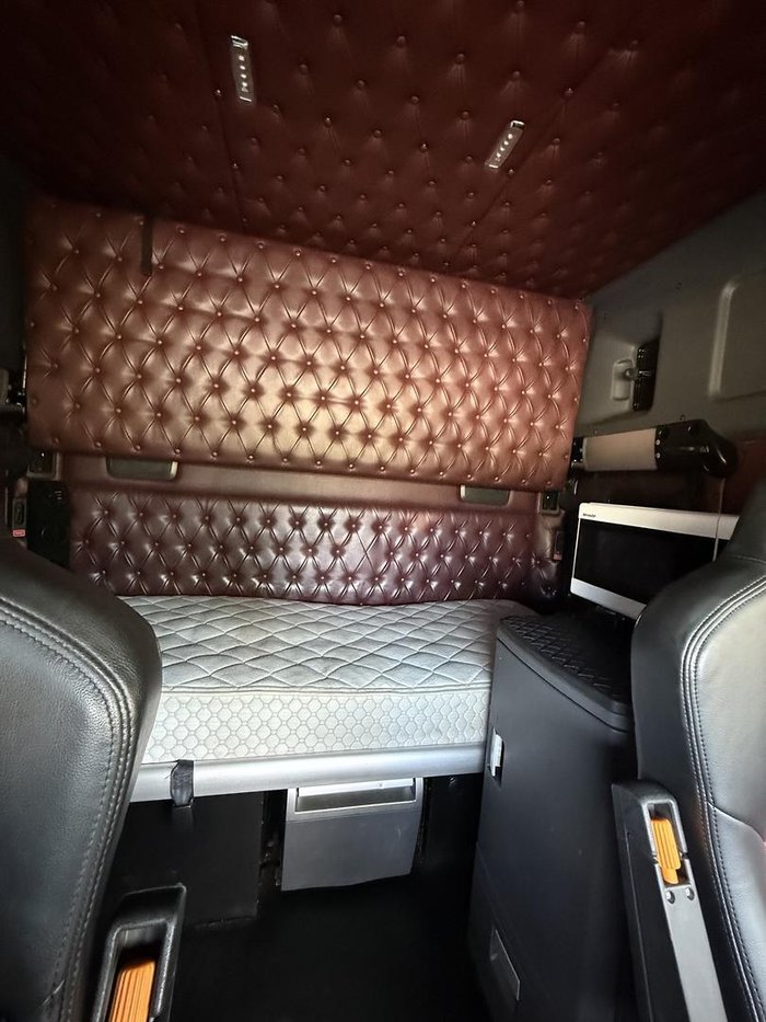 2023 Kenworth T610 SAR White