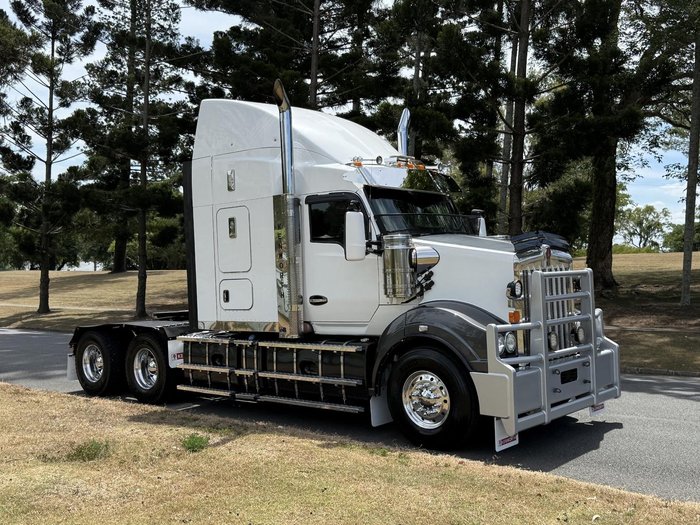 2023 Kenworth T610 SAR White