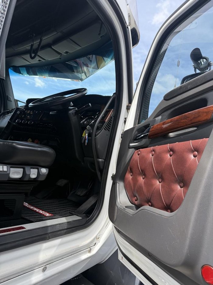 2023 Kenworth T610 SAR White