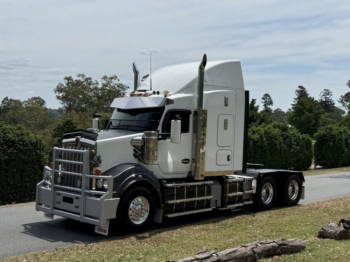 2023 Kenworth T610 SAR White