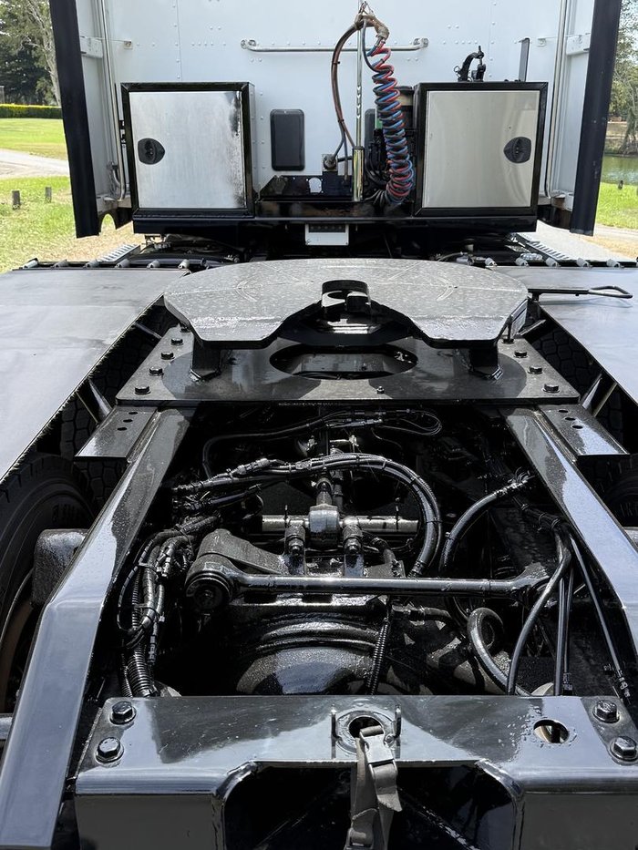 2023 Kenworth T610 SAR White