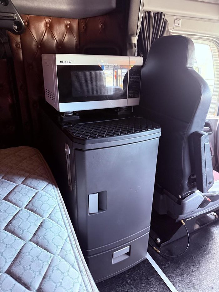 2023 Kenworth T610 SAR White