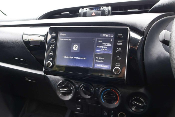 2025 Toyota Hilux SR