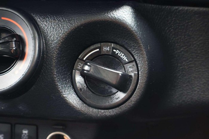 2025 Toyota Hilux SR