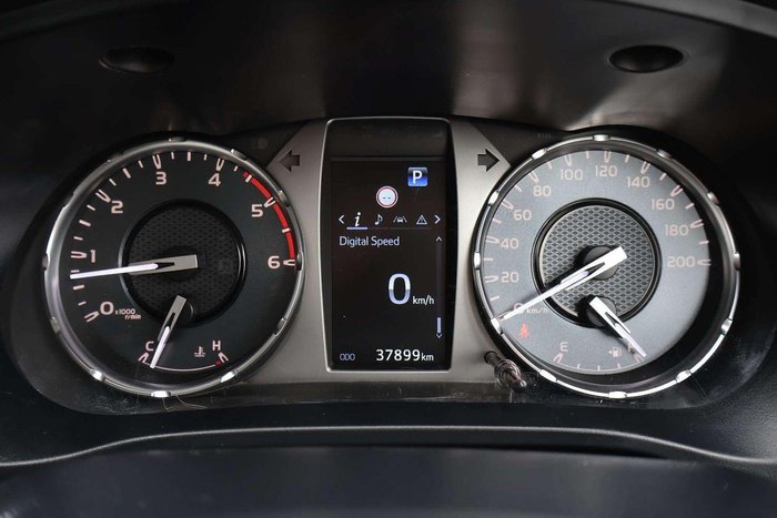 2025 Toyota Hilux SR