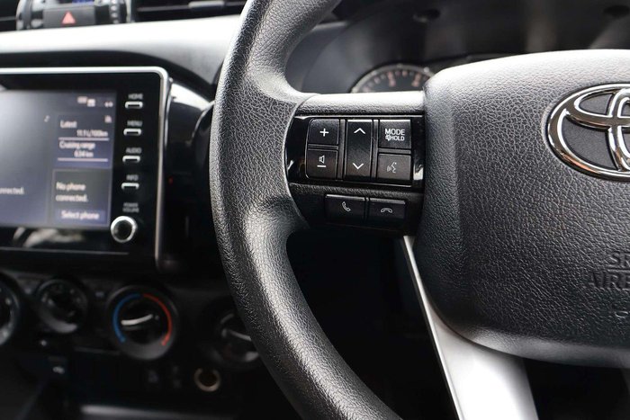 2025 Toyota Hilux SR