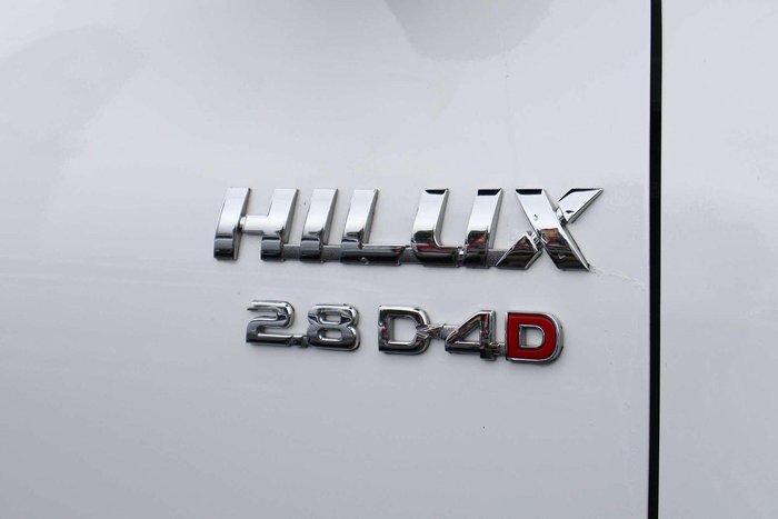 2025 Toyota Hilux SR