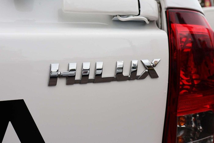 2025 Toyota Hilux SR