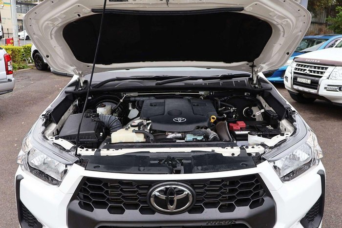 2025 Toyota Hilux SR
