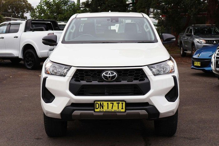 2025 Toyota Hilux SR