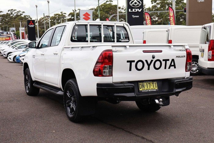2025 Toyota Hilux SR