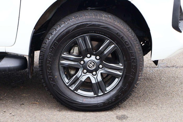 2025 Toyota Hilux SR