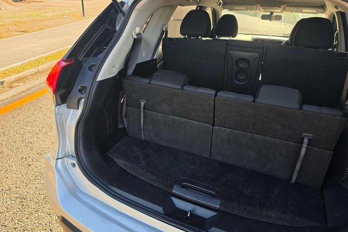 2022 Nissan X-TRAIL ST