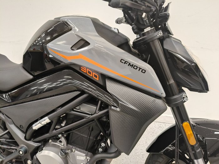 2022 CFMOTO 300 NK ABS Black