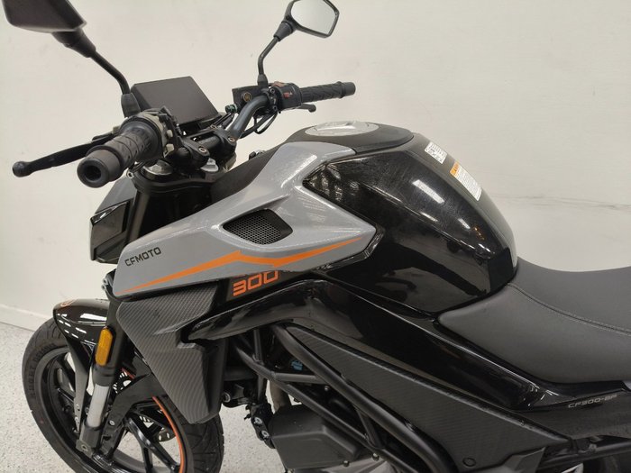 2022 CFMOTO 300 NK ABS Black
