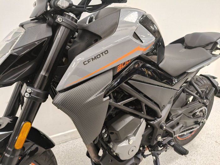 2022 CFMOTO 300 NK ABS Black