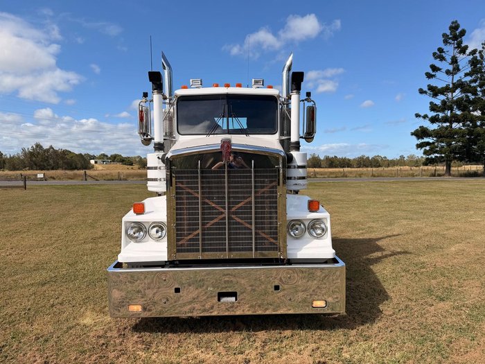 2010 Kenworth T600 Series T658 White