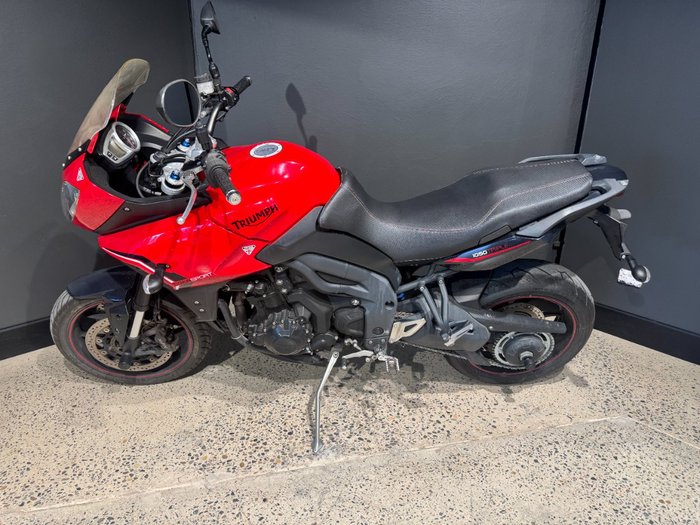 Triumph 2013 TRIUMPH 1050CC TIGER 1050 SE RED