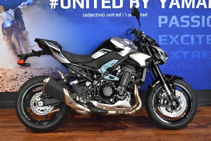 2025 Kawasaki 2025 KAWASAKI 900CC ZR900 (ZR900SSFAN) Silver