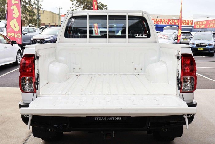 2025 Toyota Hilux SR