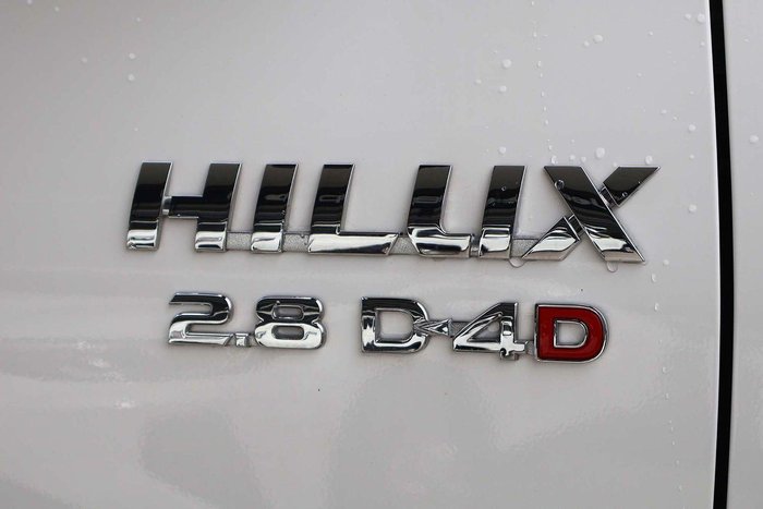 2025 Toyota Hilux SR