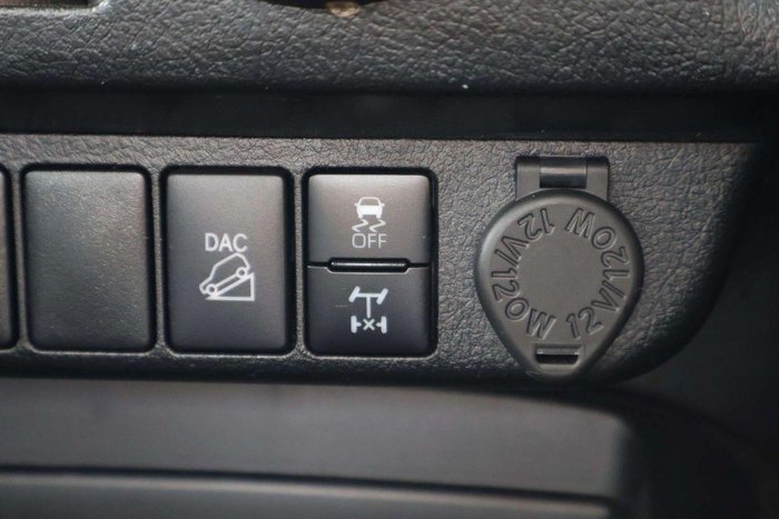 2025 Toyota Hilux SR