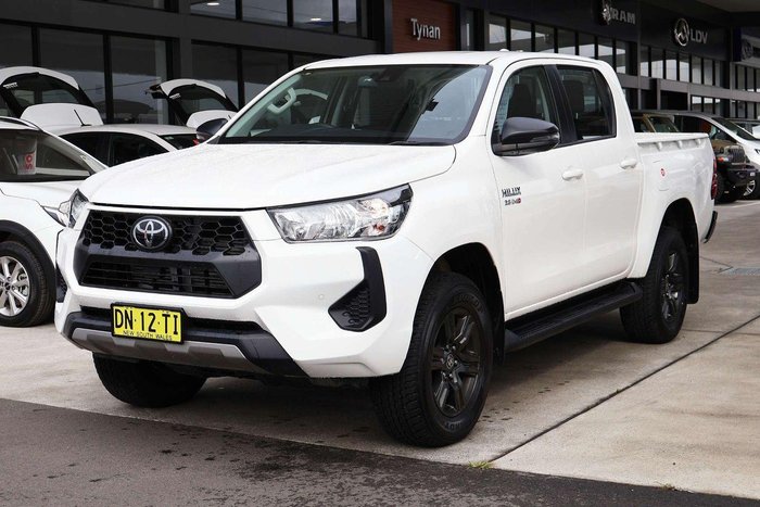2025 Toyota Hilux SR