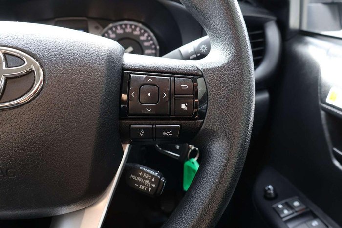 2025 Toyota Hilux SR