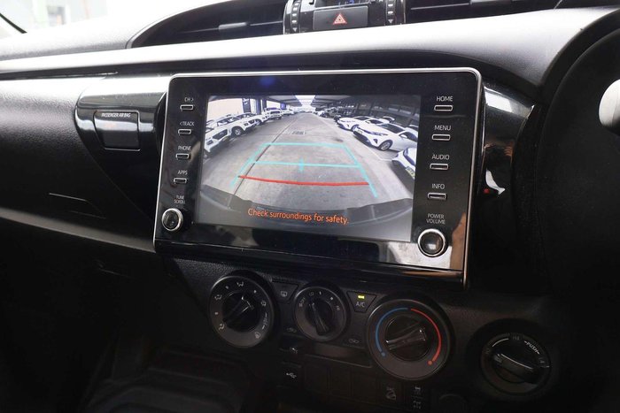 2025 Toyota Hilux SR